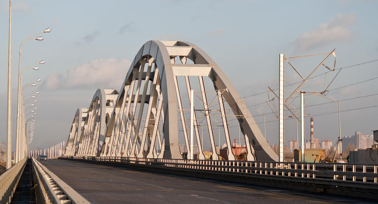 Укрзализныця потратит еще миллиард на Дарницкий мост