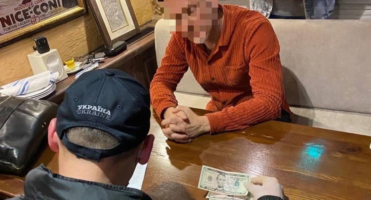 Чиновника Одесской таможни поймали на взятках за растаможку авто