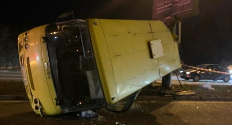 В Киеве легковушка влетела в маршрутку: Шестеро пострадавших