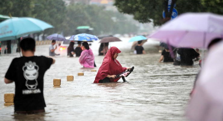 15 погибших и 2 млн пострадавших: Китай накрыло мощное наводнение