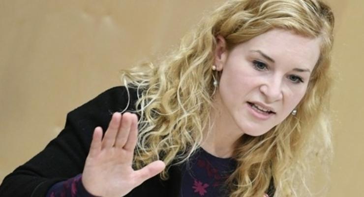 Австрийский депутат рухнула в обморок на заседании парламента