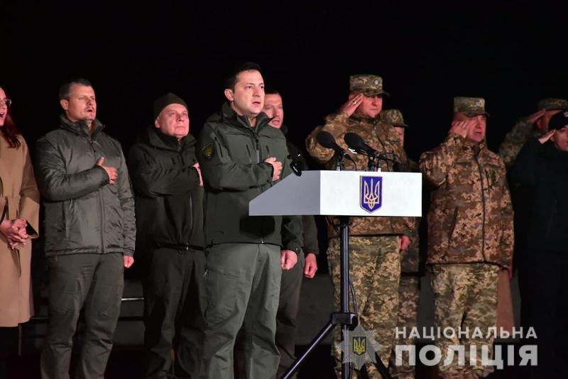 Зеленский в Мариуполе наградил полицейских и военнослужащих / npu.gov.ua