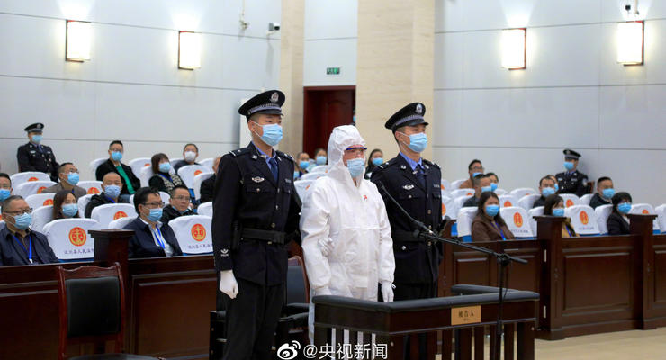 В Китае к смертной казни приговорили мужчину, который убил жену в прямом эфире