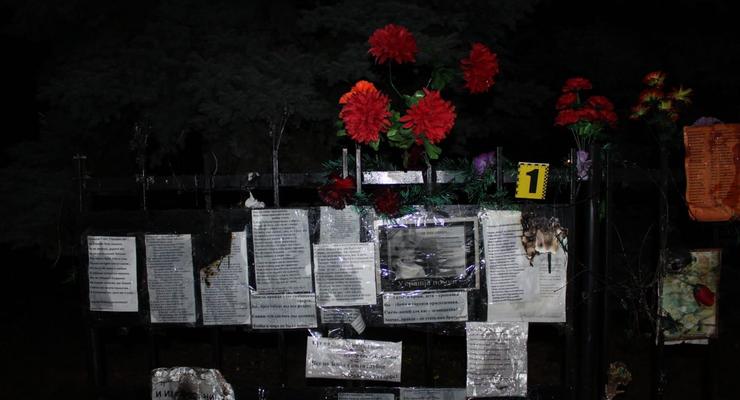 В Одессе ищут неизвестных, подпаливших цветы в память про погибших 2 мая