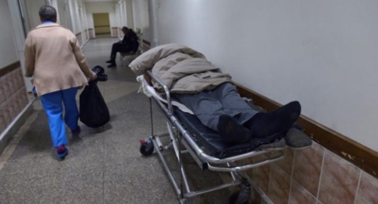 В Крыму на пациентку больницы обрушился потолок