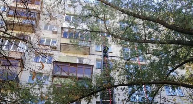 В Киеве произошел пожар в многоэтажке, есть погибшие