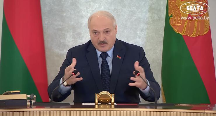 Лукашенко анонсировал белорусскую COVID-вакцину на 2023 год
