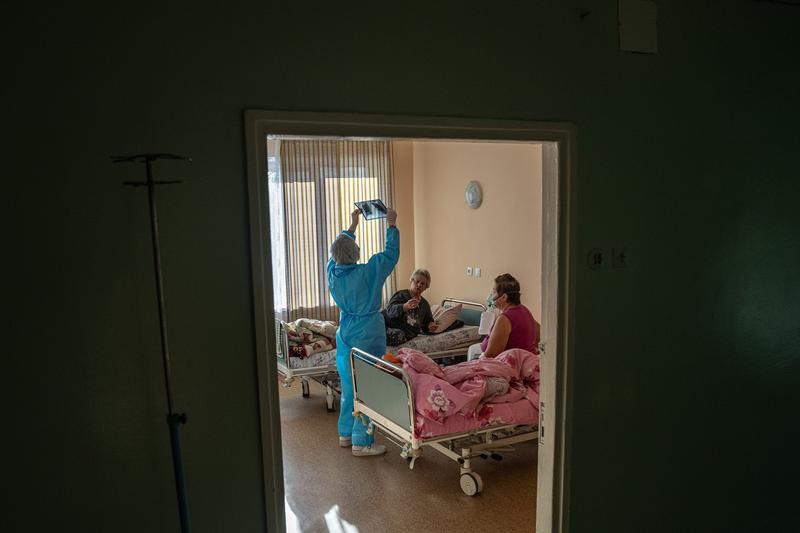 Минздрав показал кадры лечения больных и вывоза трупов / facebook.com/moz.ukr