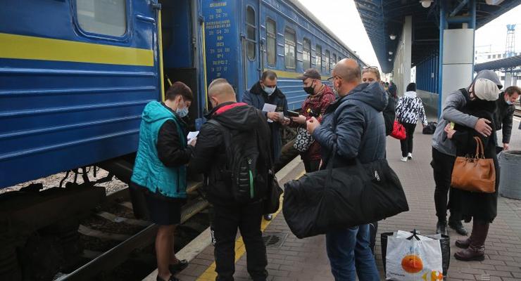 18 пассажиров пытались уехать на поезде без COVID-паспорта - их не пустили