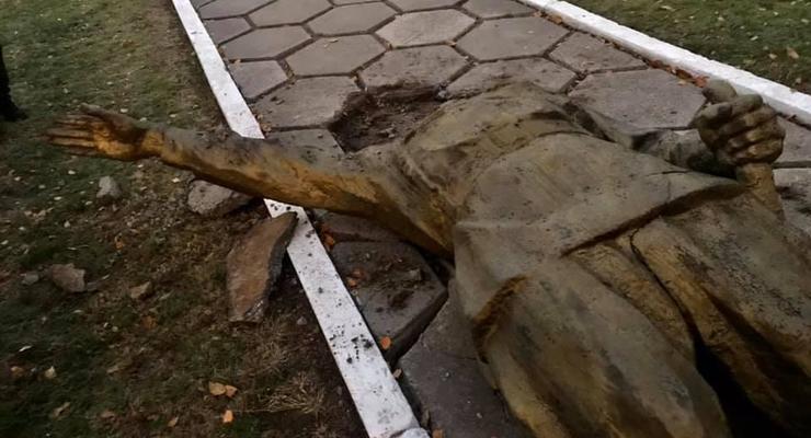 На Полтавщине неизвестные снесли памятник Чапаеву