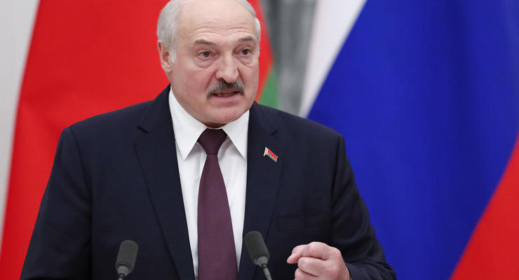 Лукашенко обвинил Запад в переброске танков к границам Беларуси