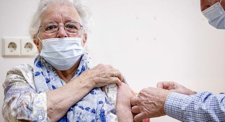 Новый рекорд по COVID-вакцинации: За сутки привили 291 тыс украинцев