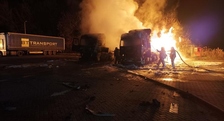 Взрыв заправки под Харьковом: Пожар продолжается 4-тый день