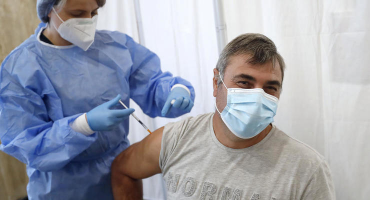 За неделю в Украине сделали больше COVID-прививок, чем в июне