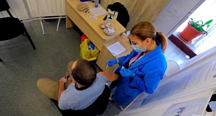 В Украине разрешили ускоренную регистрацию вакцин и лекарств от COVID