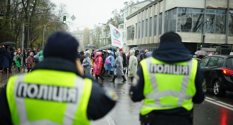 Возле Рады проходит митинг "антивакцинаторов"