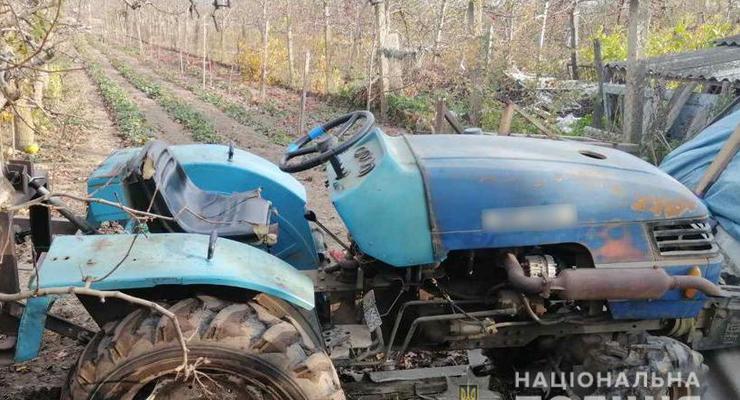 На Буковине женщина погибла под трактором, спасая мужа
