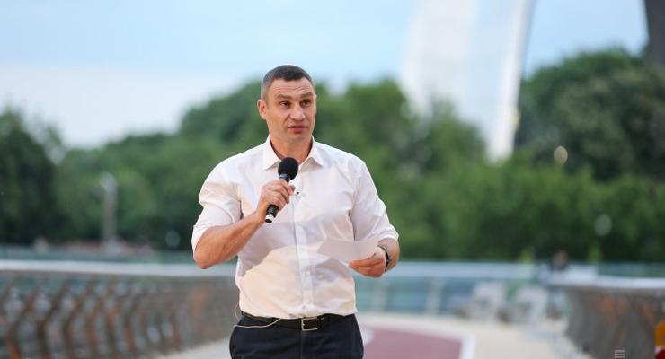 Кличко уволил заместителя главы КГГА из-за затягивания ремонта моста