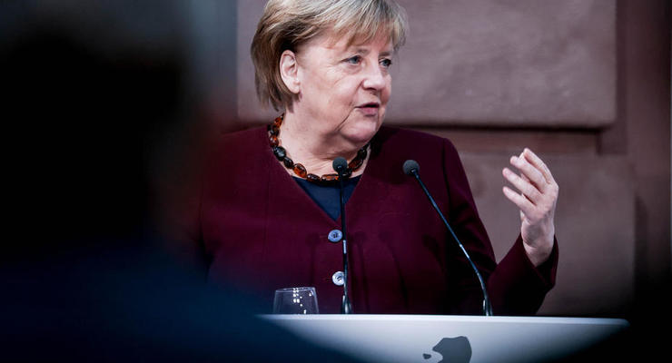 Отношения всегда были особенными: Меркель поддерживает диалог с Россией