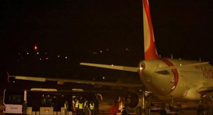 В Испании пассажиры сбежали после посадки самолета