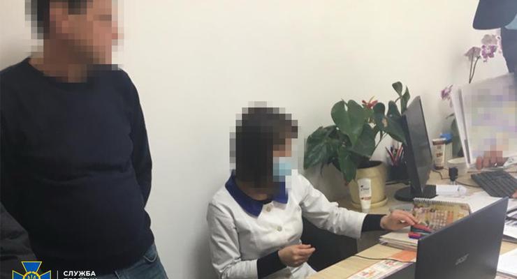 На Прикарпатье врач за 2,5 тыс грн продавала COVID-сертификаты
