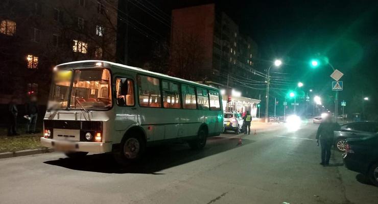 В Черкассах автобус сбил 5-летнюю девочку, проехав на красный свет