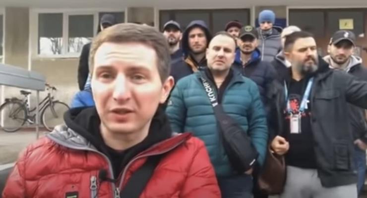 На Прикарпатье "антиваксы" устроили дебош в лицее: Директор в больнице