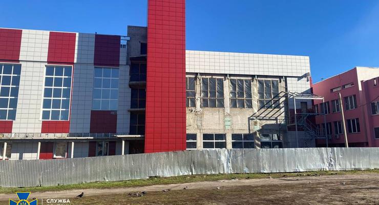 В Черкассах спортивная школа стала опасной после "ремонта"