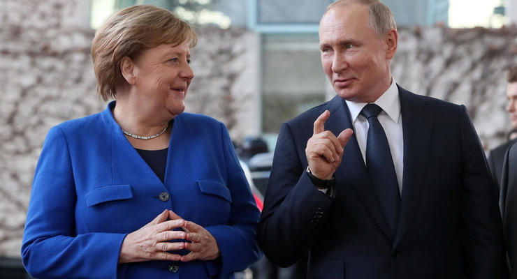 Меркель позвонила Путину из-за мигрантов на польской границе