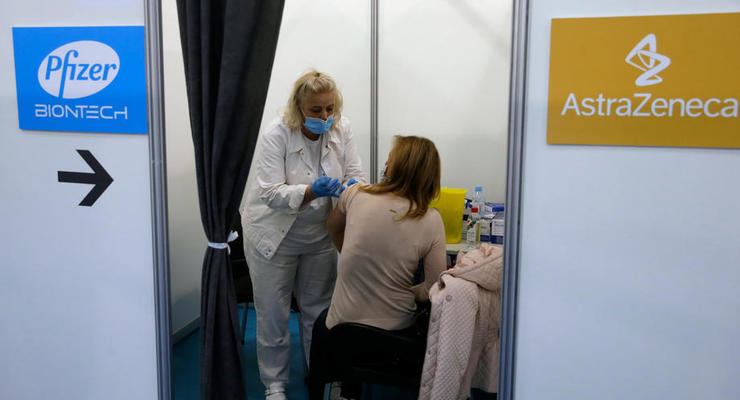 Бельгия будет прививать третьей дозой вакцины от COVID всех жителей