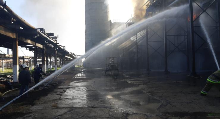 На заводе "Укртатнафты" авария — загорелись нефтепродукты
