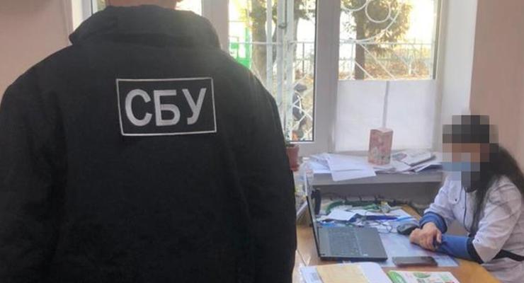 В Киеве разоблачили масштабную сеть подделки COVID- документов