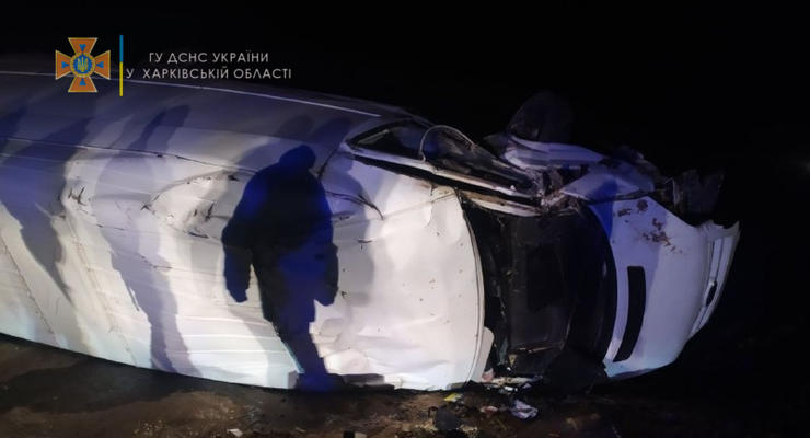 Под Харьковом в ДТП попал микроавтобус: водитель погиб на месте