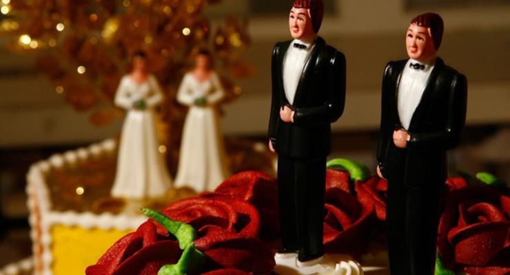 Швейцария легализовала однополые браки