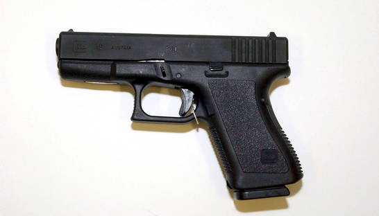 Илья Кива сдал наградное оружие