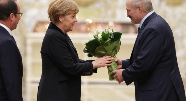 Стало известно, что Лукашенко предложил Меркель по мигрантам