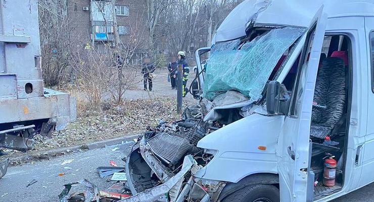 В Запорожье в ДТП с маршруткой пострадали шесть человек