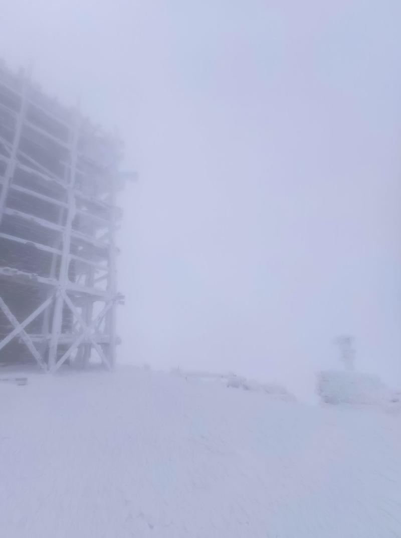 Карпаты завалило снегом, метровые сугробы / facebook.com/chornogora.rescue112
