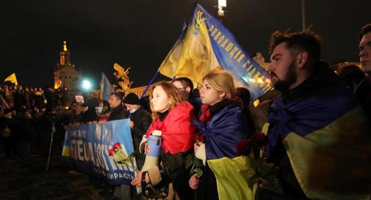 В Киеве митингующие пытаются попасть к ОП