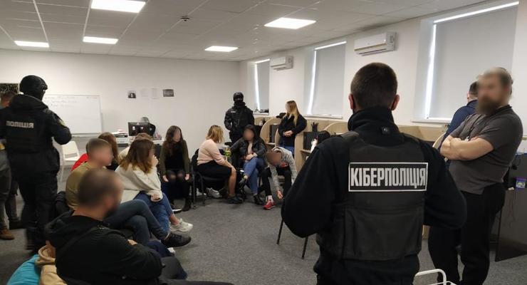 В Киеве киберполицейские ликвидировали подпольный call-центр