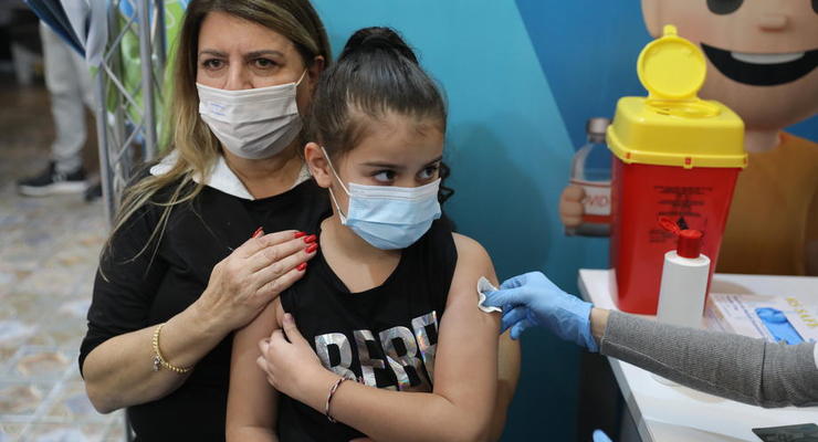 Стало известно, когда в Украине введут третью бустерную дозу вакцины