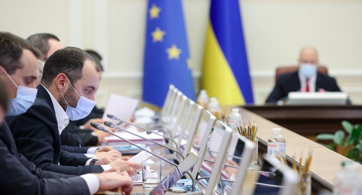 Украина снимет санкции с двух крымских депутатов
