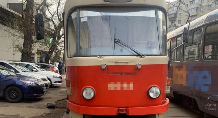 В Киеве трамвай насмерть переехал женщину