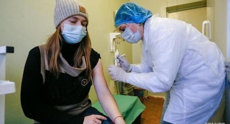 Вакцинацию от COVID прошли еще 140 тысяч украинцев