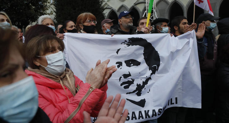 В Грузии начался суд над Саакашвили: Произошли первые столкновения