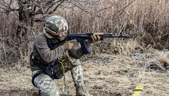 Один украинский военный получил ранение на Донбассе