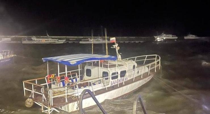 В Ялте из-за урагана пострадало шесть судов