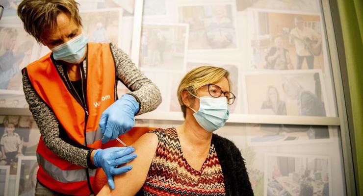 Больше 11 млн украинцев полностью вакцинированы от COVID-19