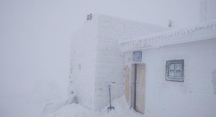 В Карпатах сильная метель с морозом: Спасатели показали фото
