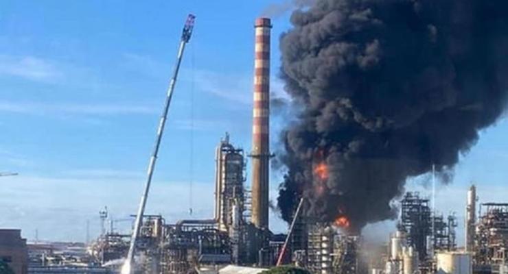 В Италии взорвался нефтеперерабатывающий завод